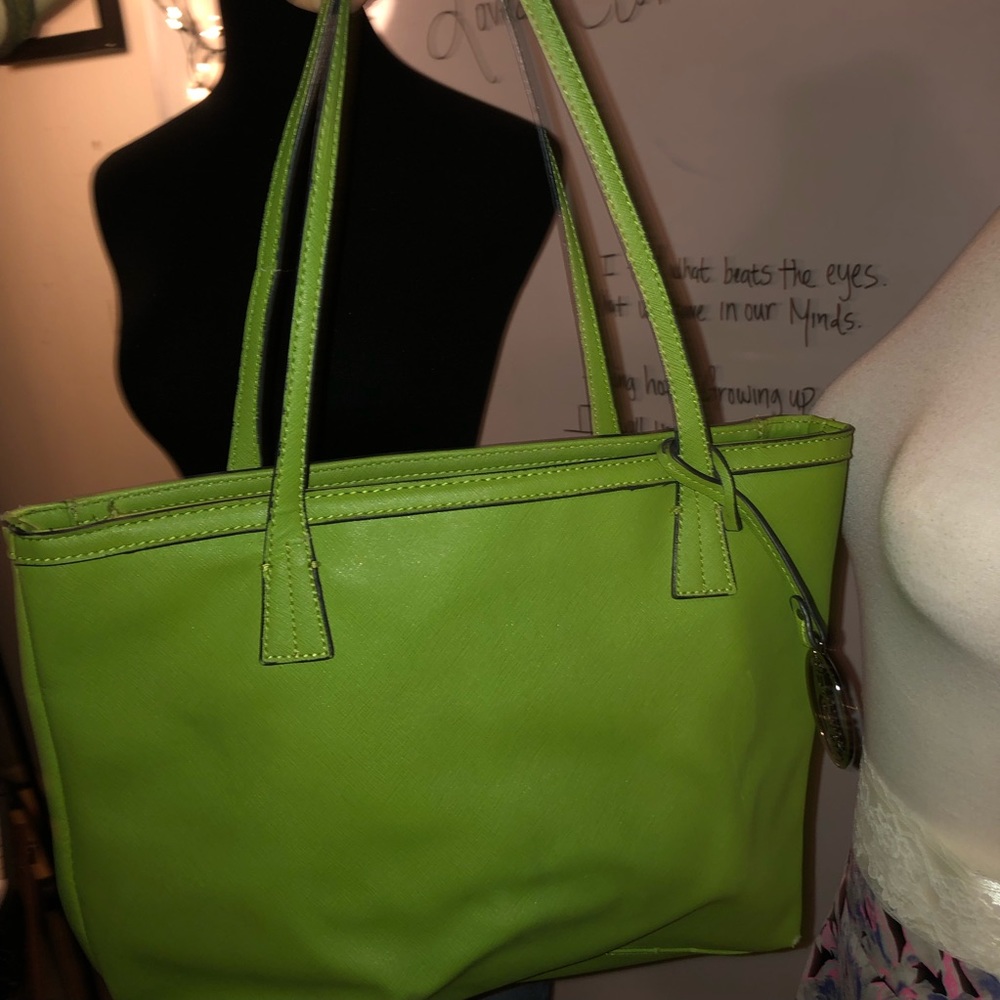 TRENDY LIME GREEN KENNETH COLE TOTE 🥑